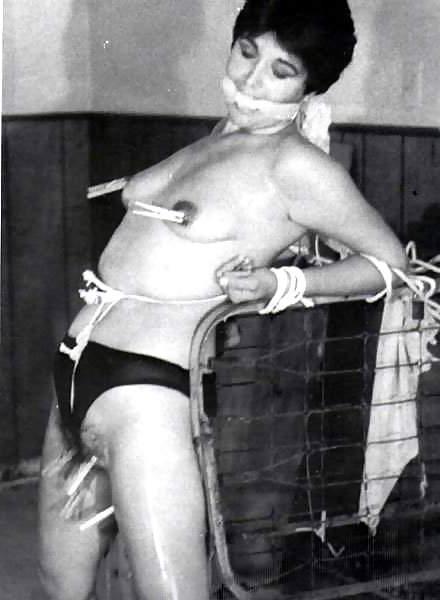 25P Retro beauties in B&W