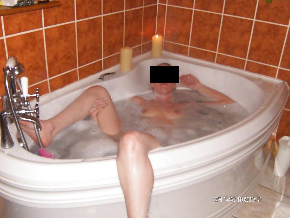 15P Fun in our bath!