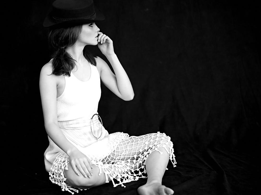 18P Emma Watson Glamour UK (Braless) 