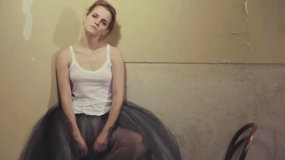 18P Emma Watson Glamour UK (Braless) 