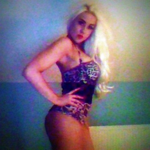 23P UK Bimbo ex stripper  