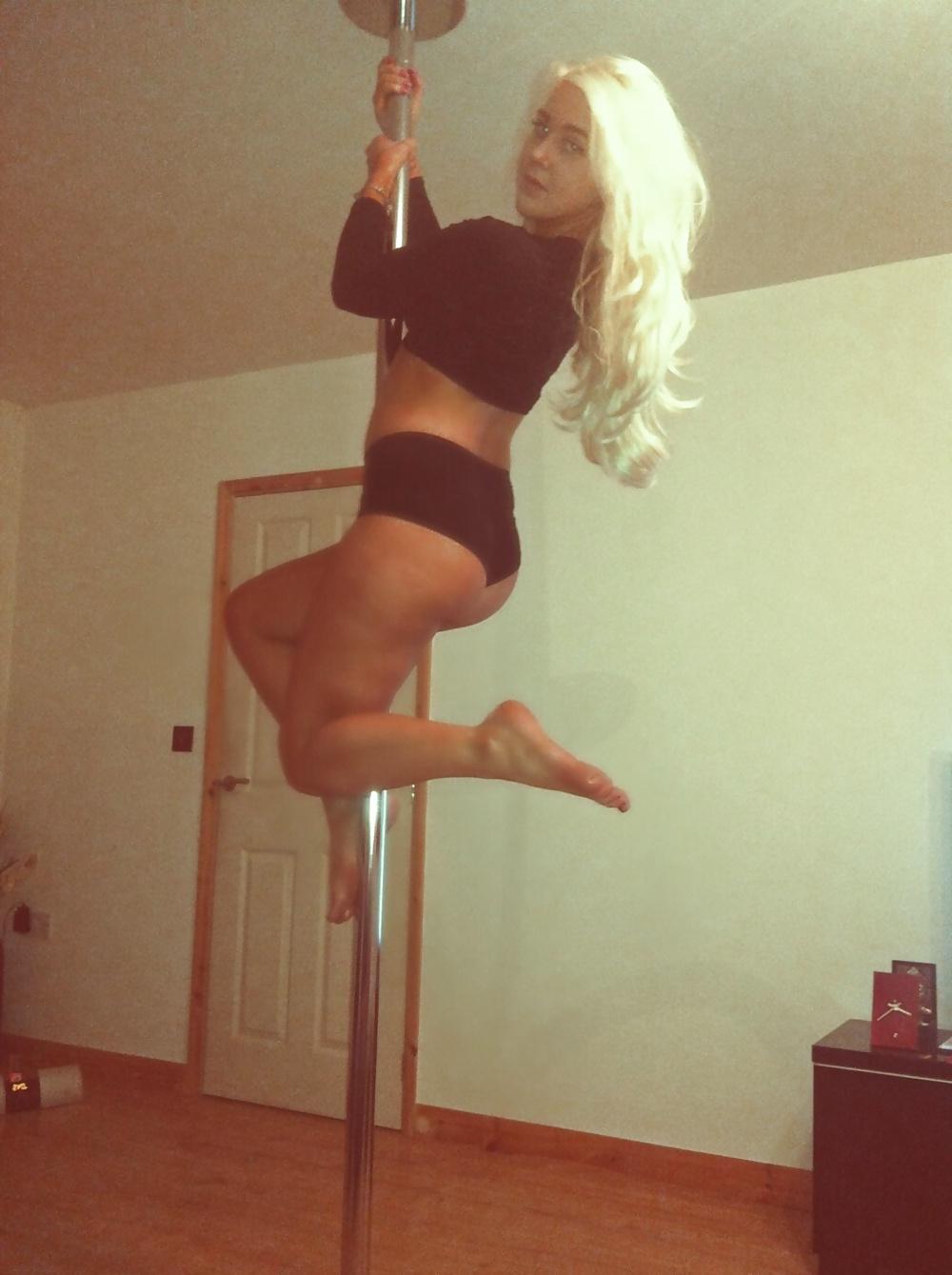 23P UK Bimbo ex stripper  