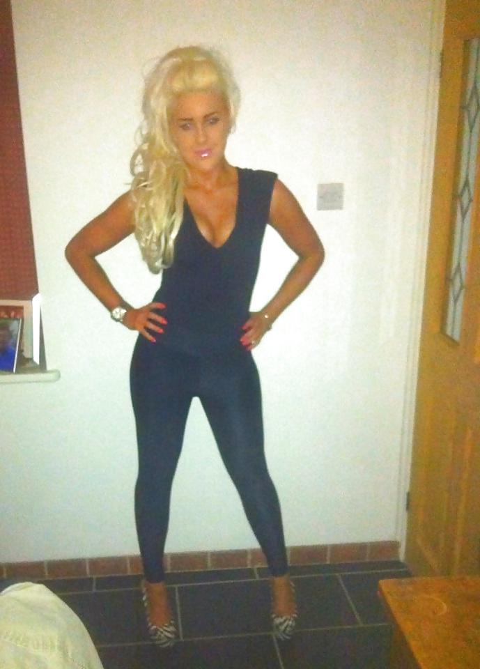 23P UK Bimbo ex stripper  