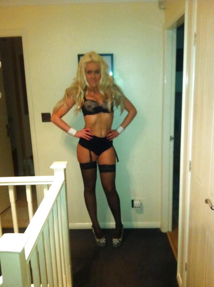 23P UK Bimbo ex stripper  