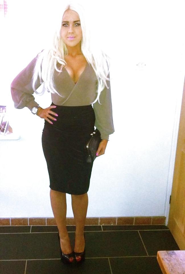 23P UK Bimbo ex stripper  