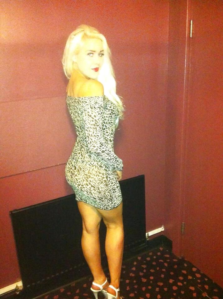 23P UK Bimbo ex stripper  