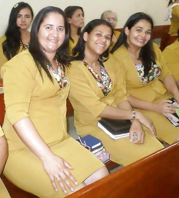 25P Brazilian Religious Women - (Protestants # 8)