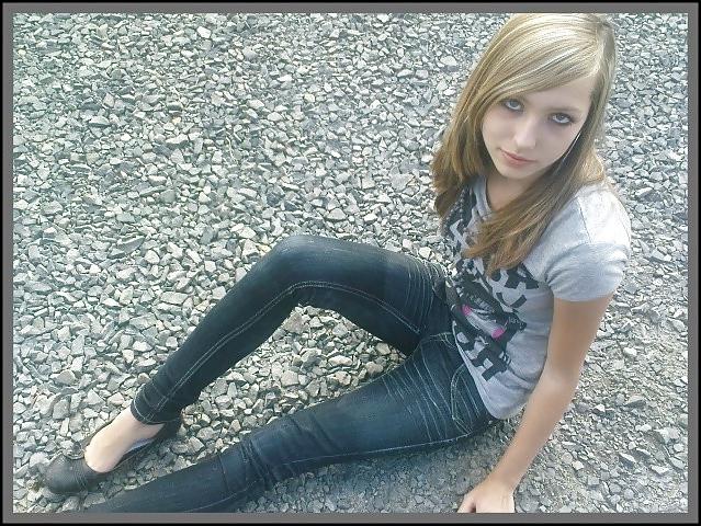11P Frauen in engen Jeans