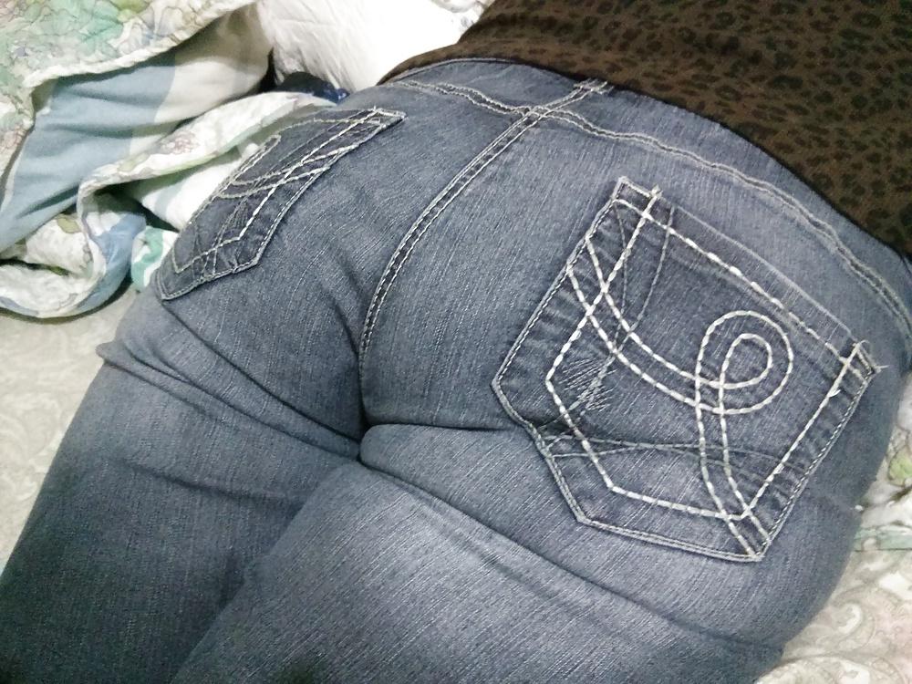 11P Wide ass mexican wife with vpl tight jeans
