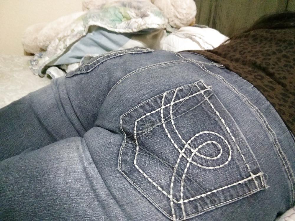 11P Wide ass mexican wife with vpl tight jeans
