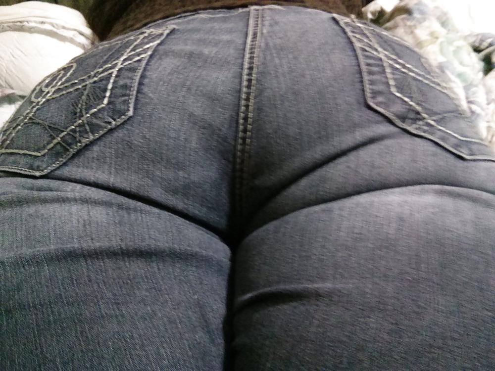 11P Wide ass mexican wife with vpl tight jeans