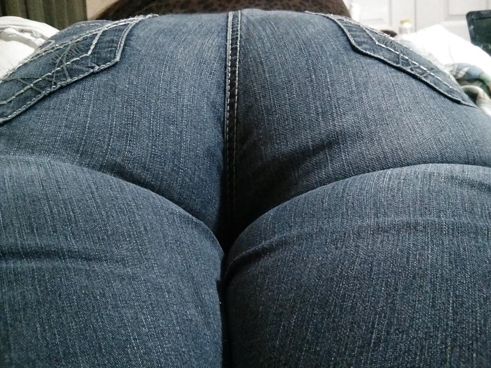11P Wide ass mexican wife with vpl tight jeans