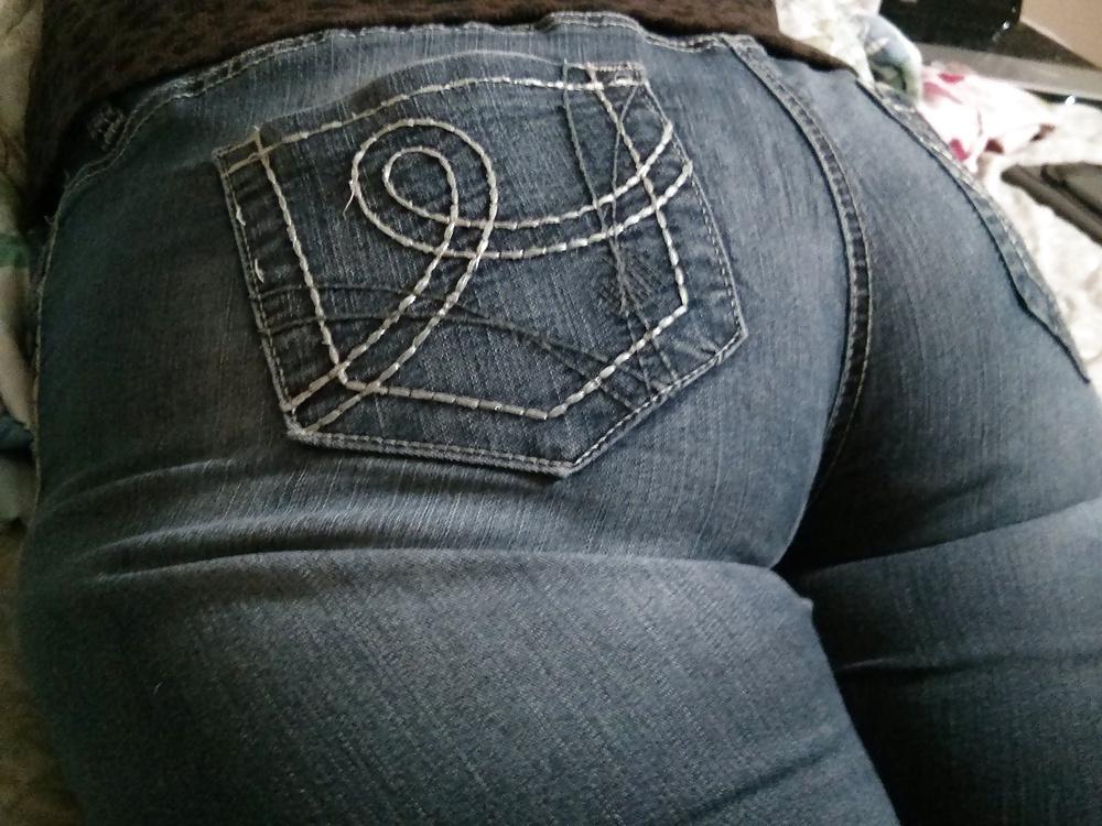 11P Wide ass mexican wife with vpl tight jeans