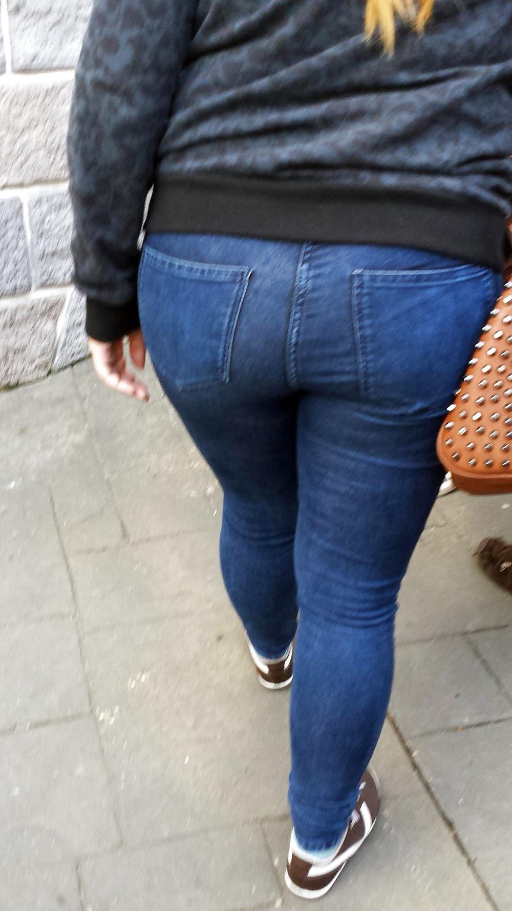 18P Jeans-Arsch offen