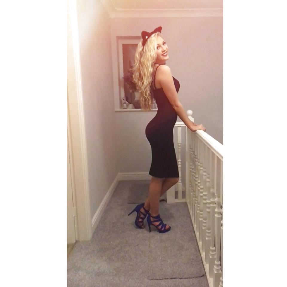 25P Uk skinny bimbo chav slut