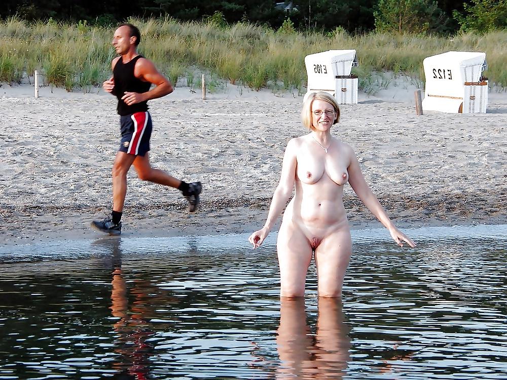25P Curvy Blonde Milf loves to get naked