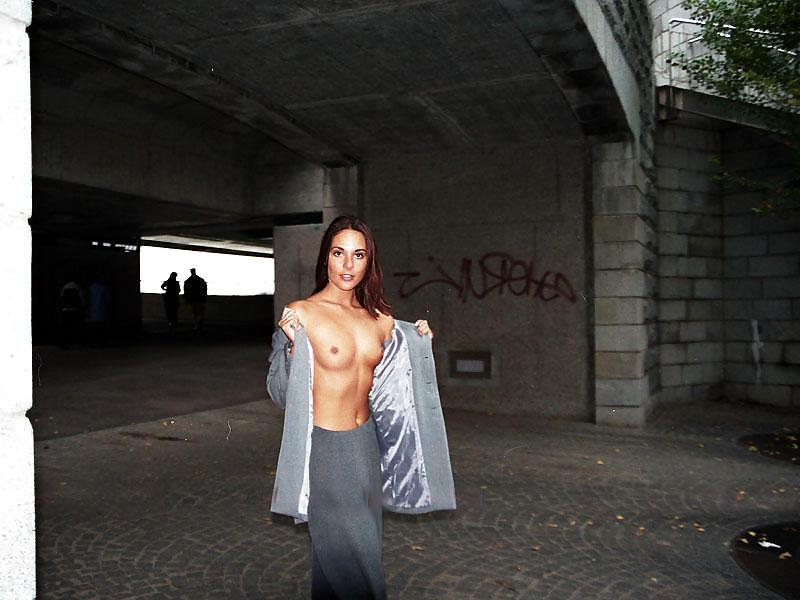 25P Public Nudes - Aniko