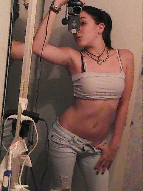 25P Hot young topless teen shows off ass