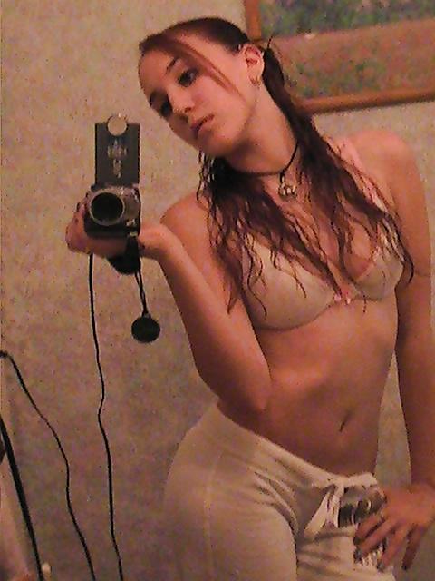 25P Hot young topless teen shows off ass