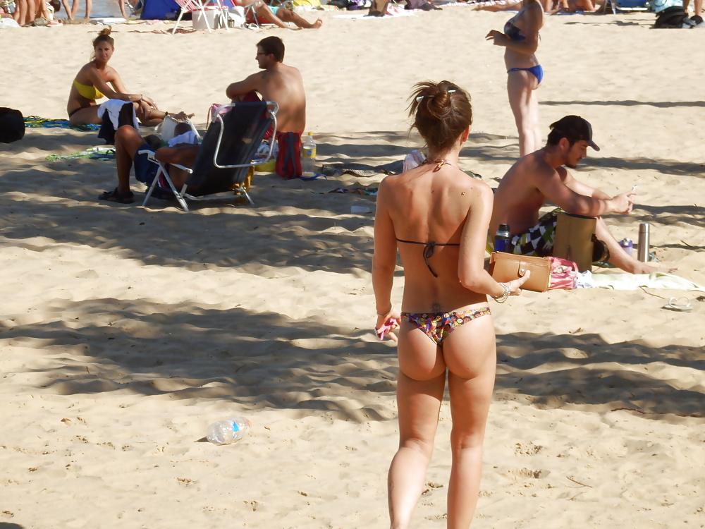 25P Argentinian bikini candids