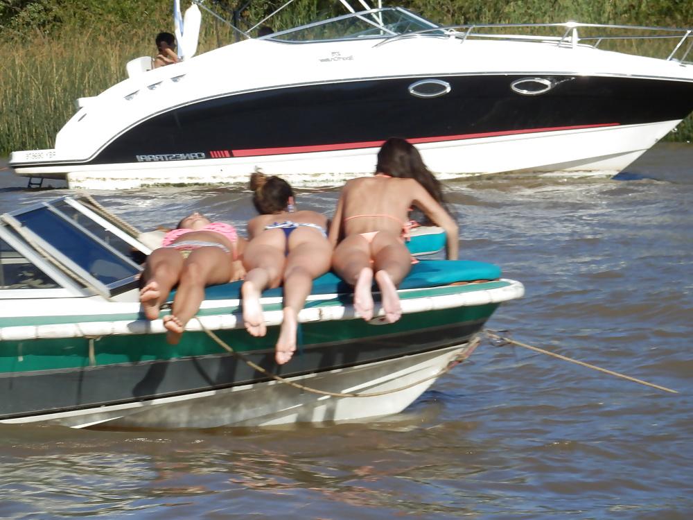 25P Argentinian bikini candids