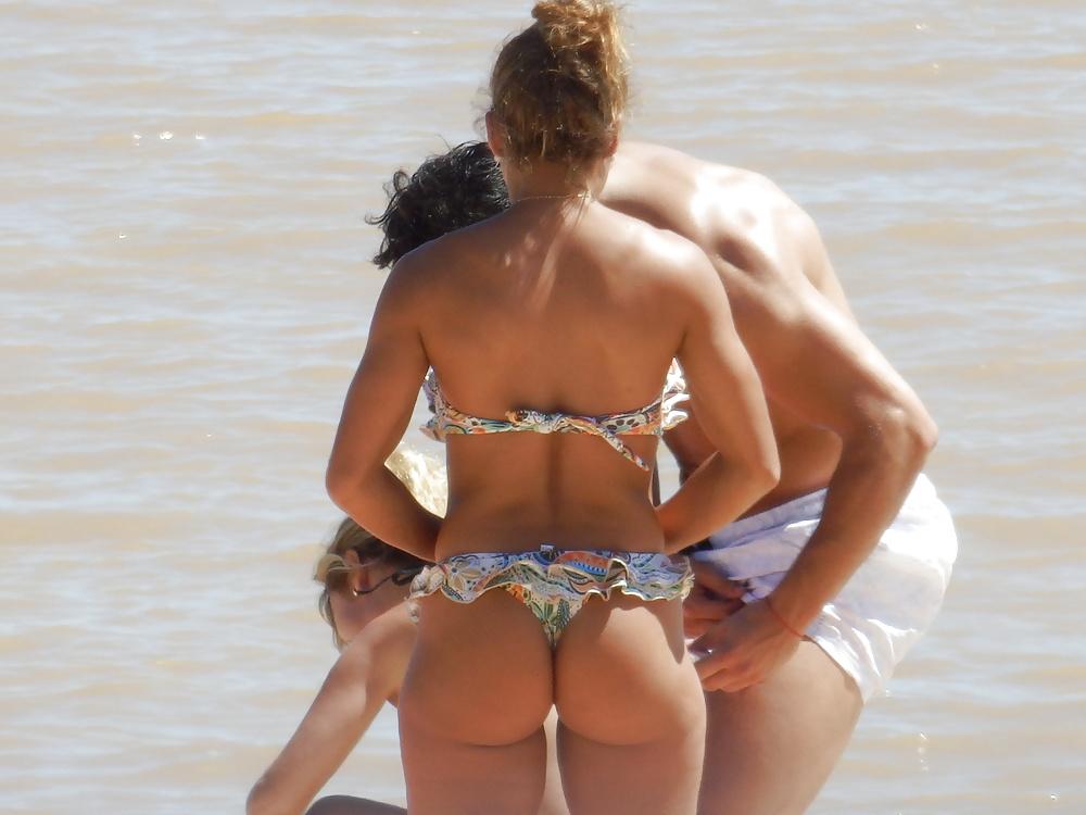 25P Argentinian bikini candids