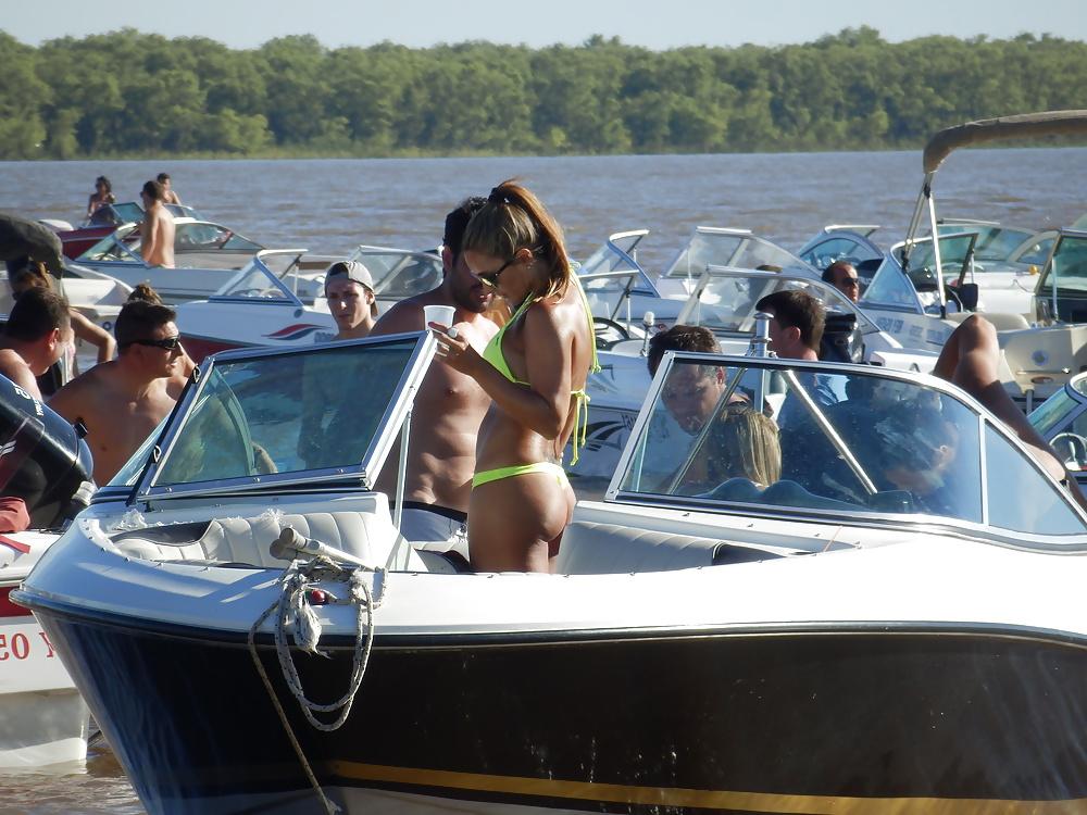 25P Argentinian bikini candids