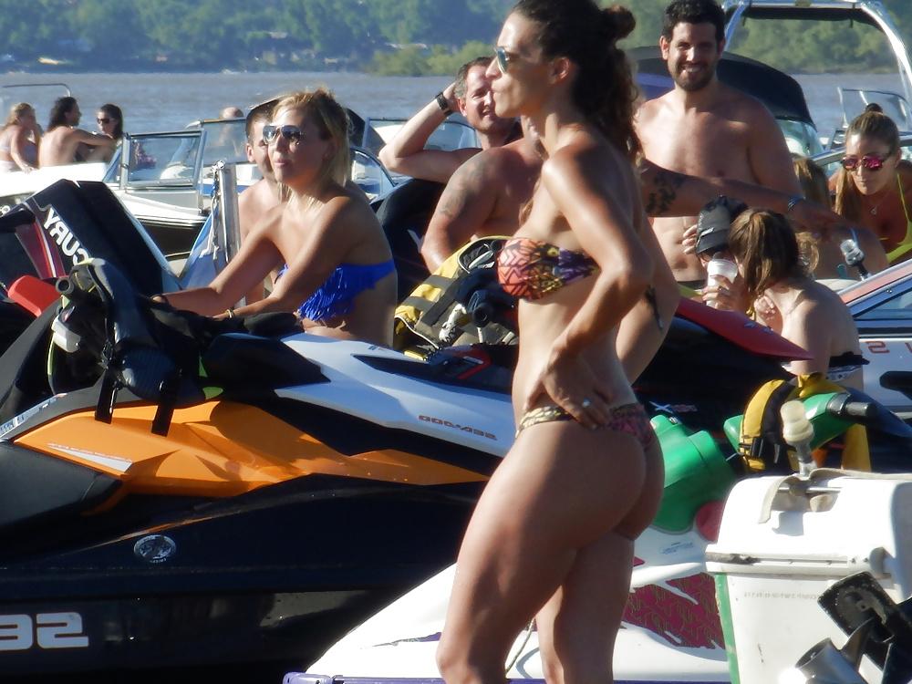 25P Argentinian bikini candids