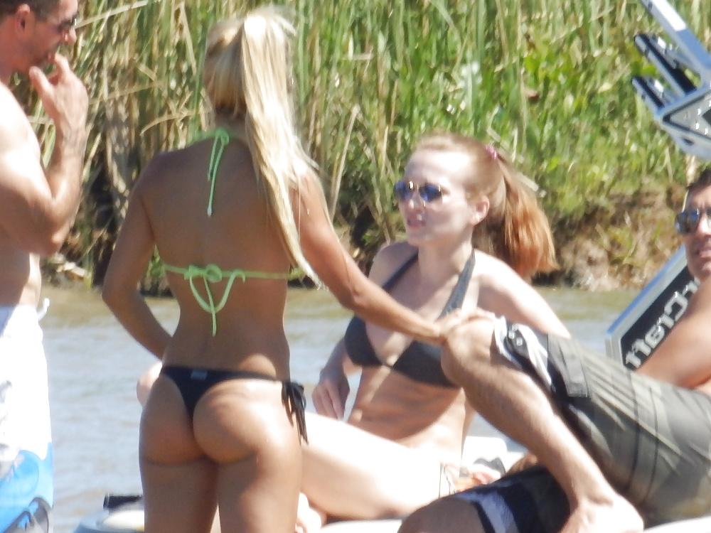 25P Argentinian bikini candids