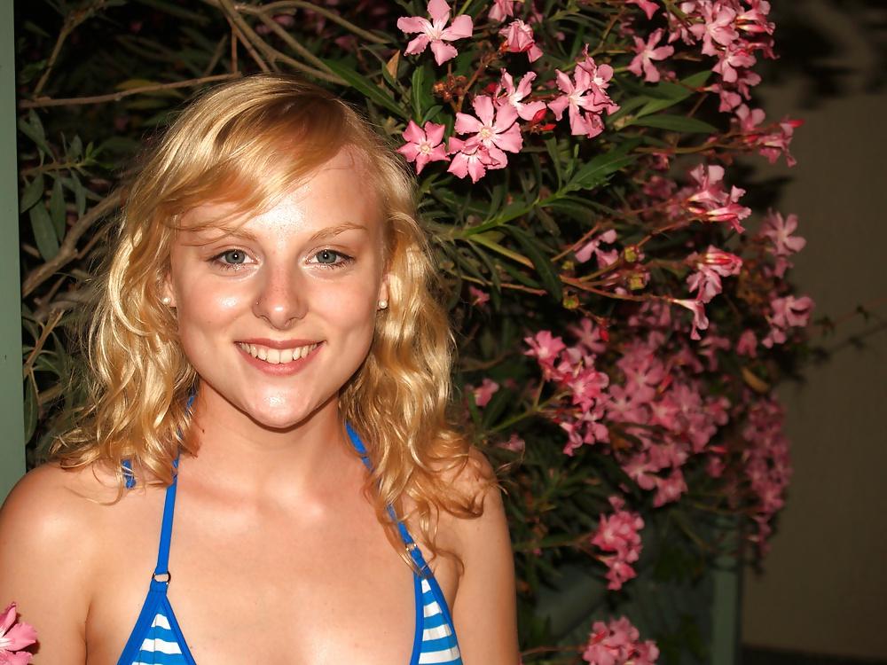 25P Sexy Blonde Mistress