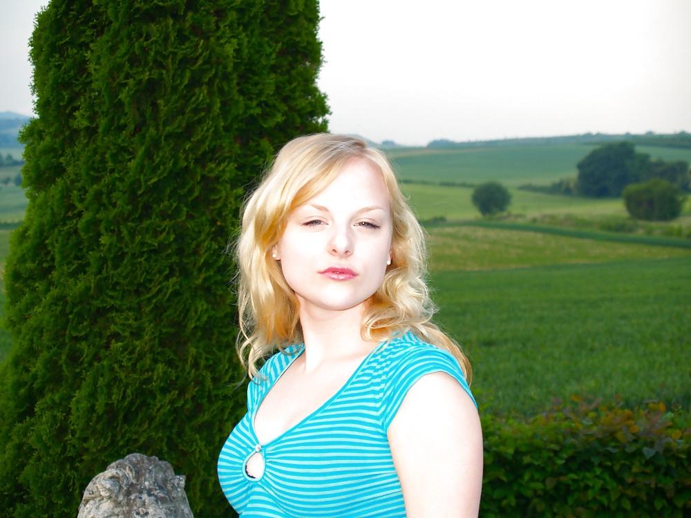 25P Sexy Blonde Mistress