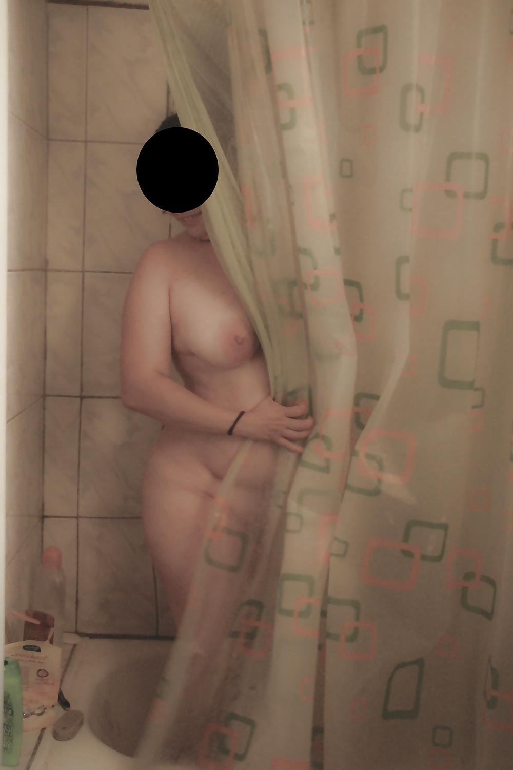25P BATHING MY WIFE