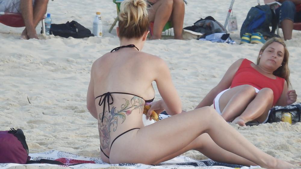 25P Brazilian beach beauties