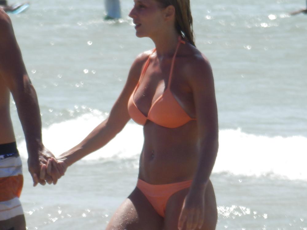 25P Brazilian beach beauties