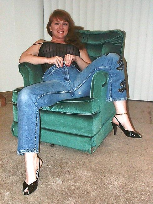 8P Sexy Thick Redhead MILF in Jeans