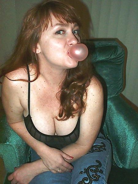 8P Sexy Thick Redhead MILF in Jeans