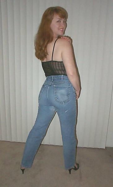 8P Sexy Thick Redhead MILF in Jeans