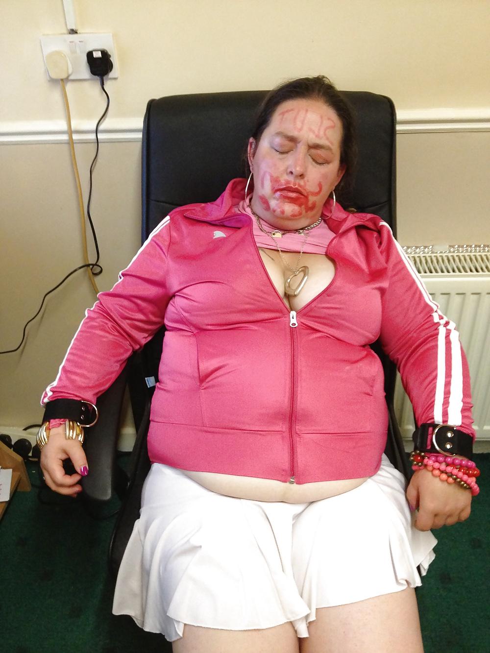 10P Dumb Fat Chav Karen Dunne