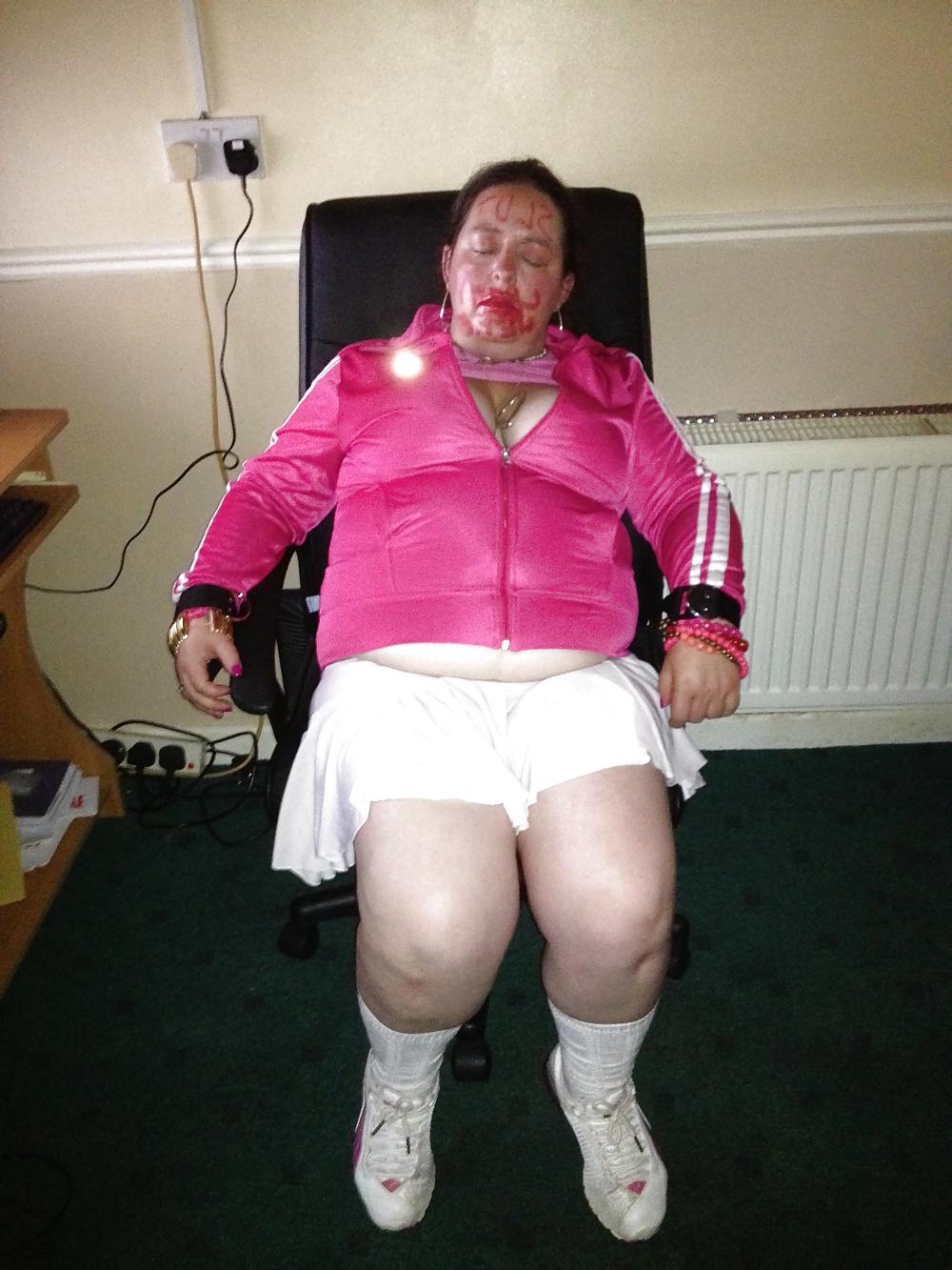10P Dumb Fat Chav Karen Dunne
