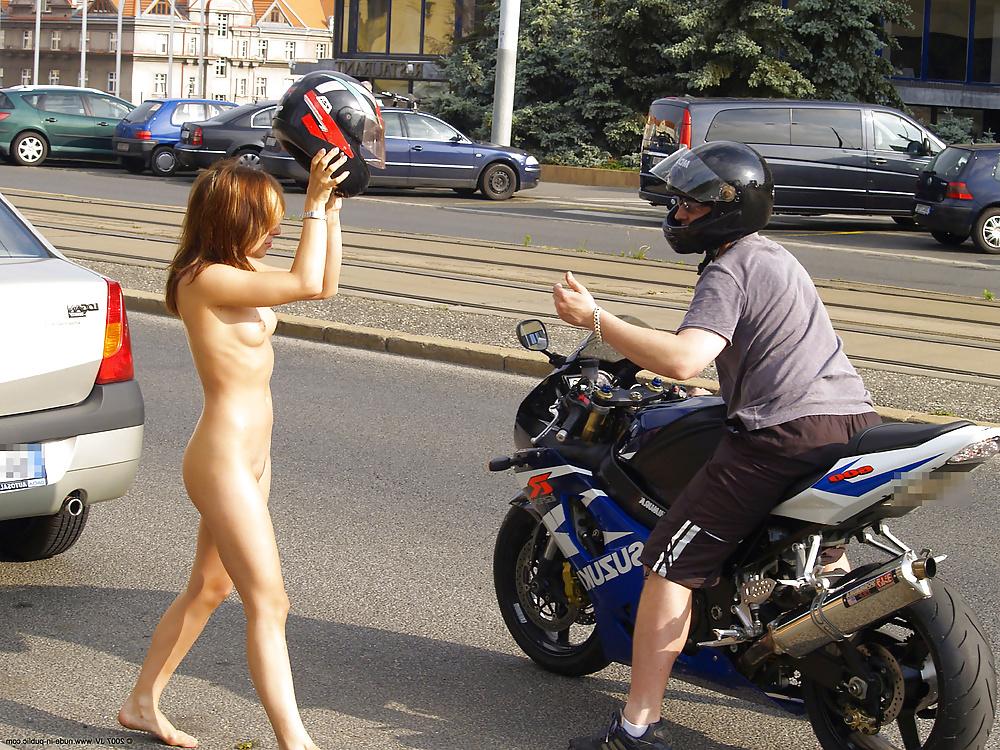 25P Girls Public Nude A