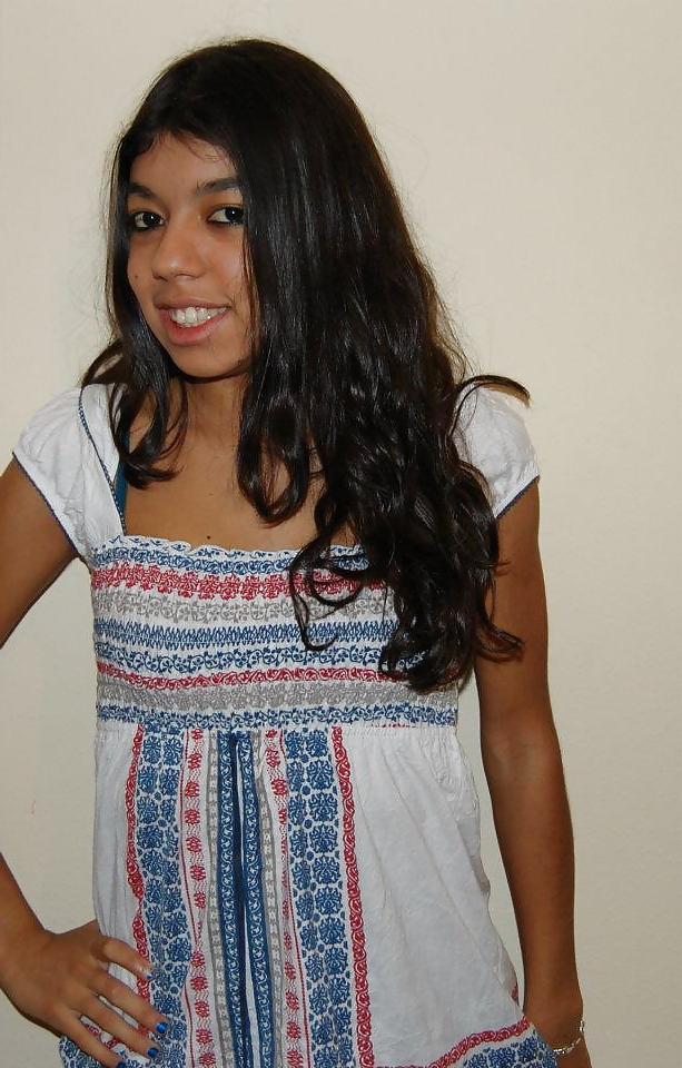 25P Sexy Brazilian Teen: Amanda