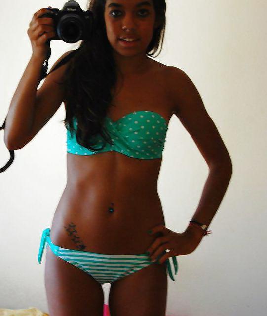 25P Sexy Brazilian Teen: Amanda