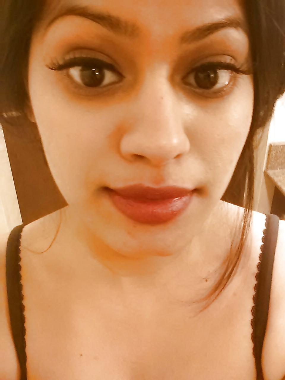 8P Sri Lankan Sexy Model taking Selfies