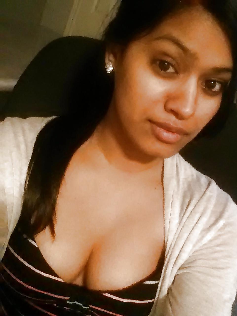 8P Sri Lankan Sexy Model taking Selfies