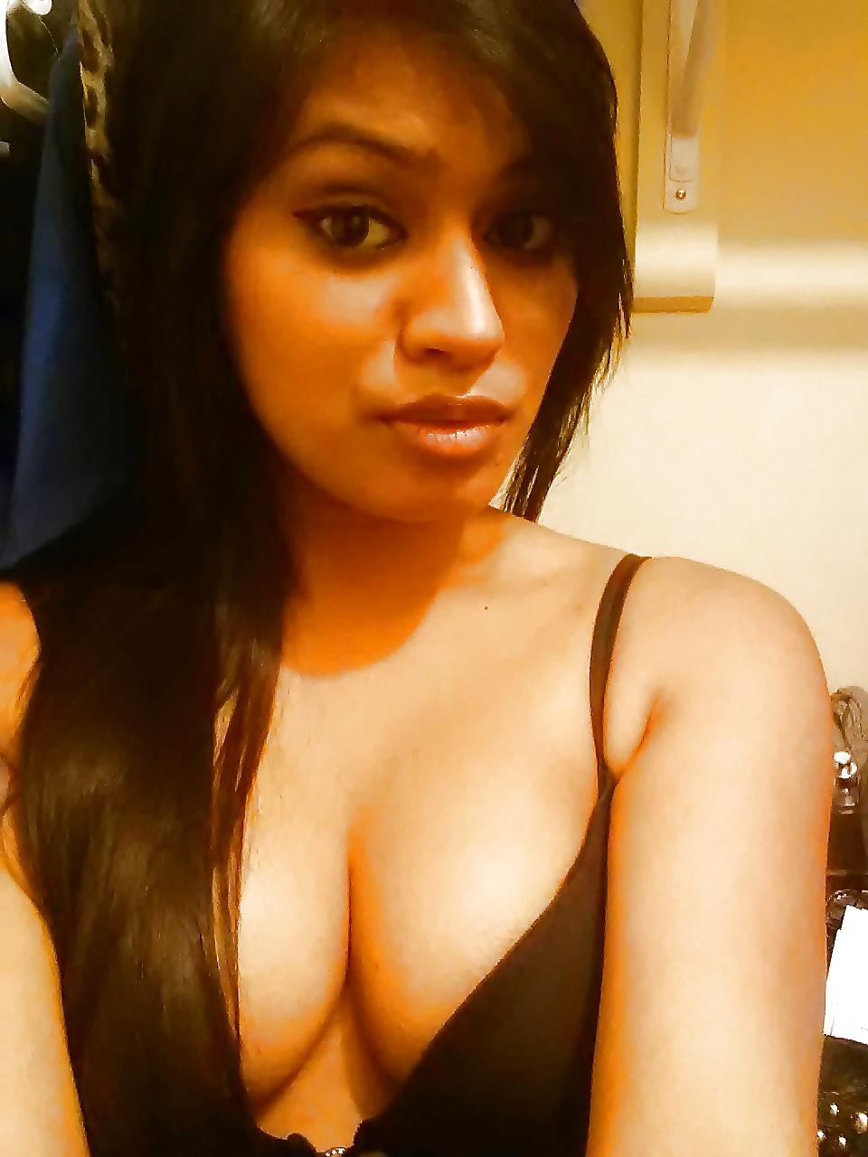 8P Sri Lankan Sexy Model taking Selfies