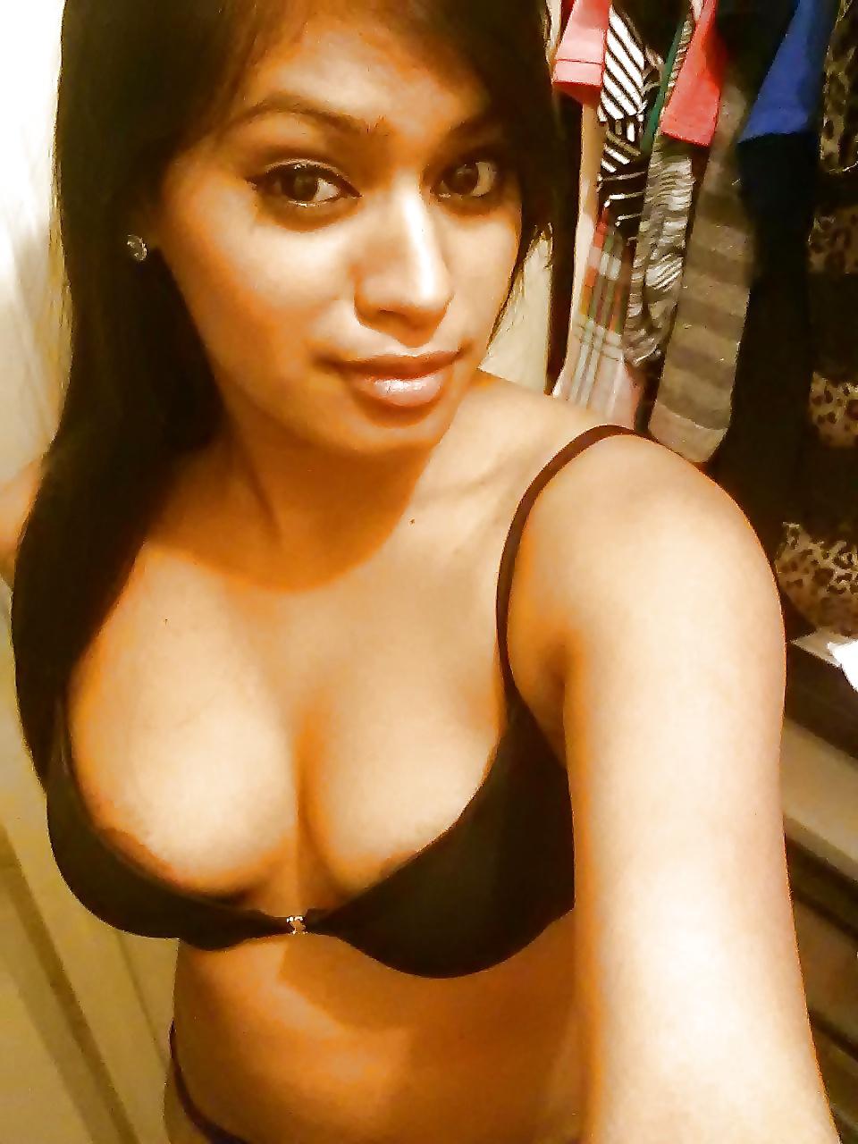 8P Sri Lankan Sexy Model taking Selfies