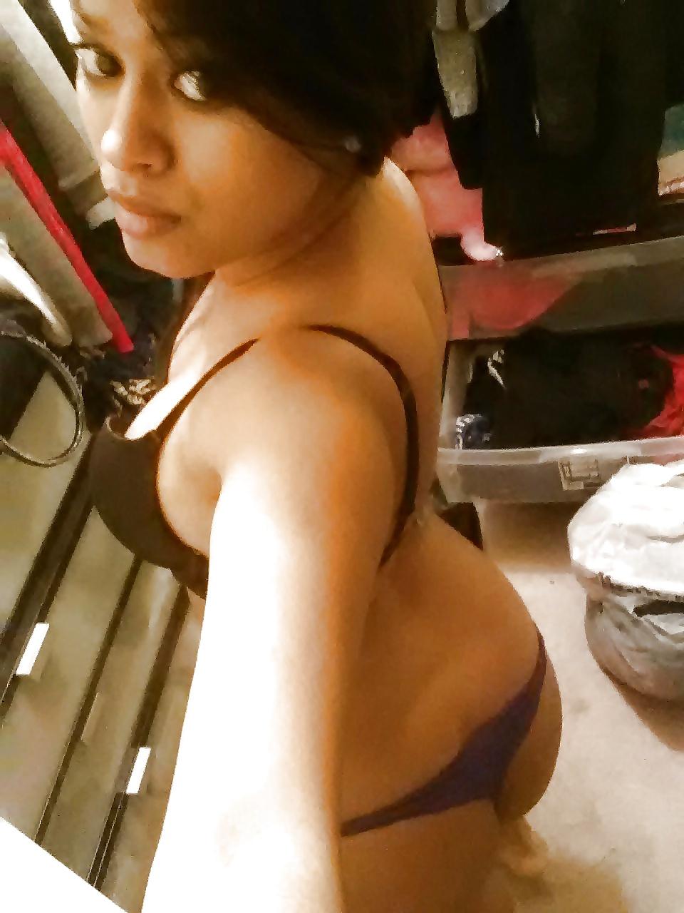 8P Sri Lankan Sexy Model taking Selfies