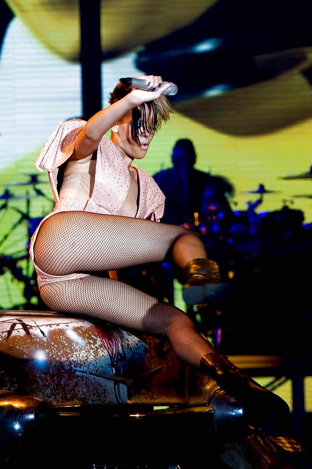 25P What Is Your RIHANNA Fuck Fantasy?
