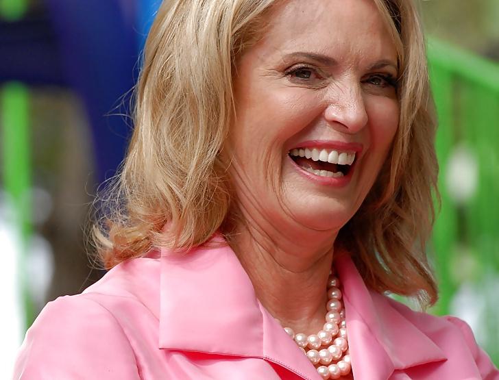 25P Love jerking off to conservative Ann Romney