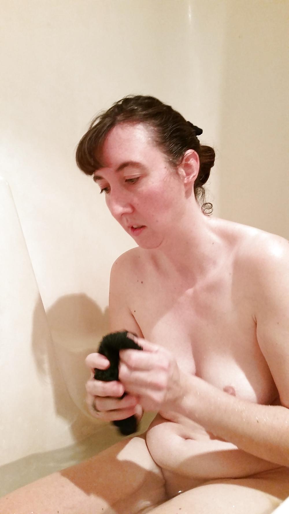 25P Wifes Bath Time.